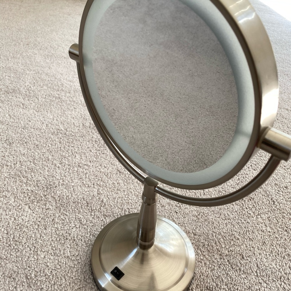 Makeup mirror with two sides and light